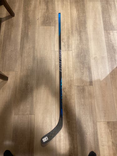 Senior Right Handed P28  Nexus Sync Hockey Stick