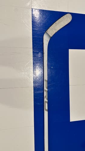 Mackinnon Curve Senior Right Handed Pro Stock Hockey Stick
