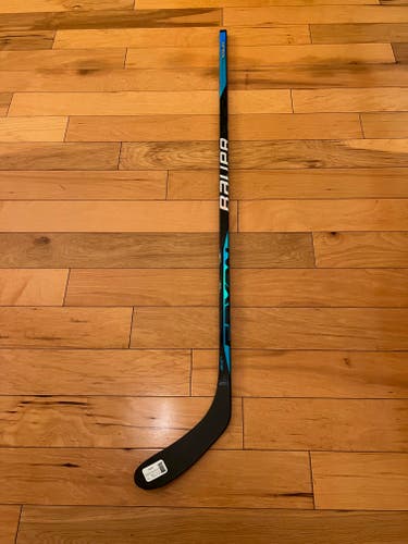 New Bauer Sync Hockey Stick P28/77 Flex/Right Handed