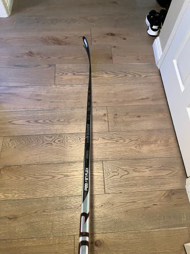 NEW BAUER VAPOR HYP2RLITE P28 87 FLEX RIGHT HANDED HOCKEY STICK