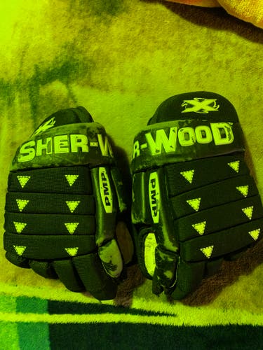 Used Sher-Wood Gloves 10 1/2