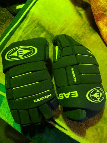 Used Easton Gloves 15"