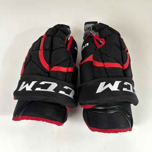Brand New Chicago Blackhawks CCM HG12XP Gloves 15"