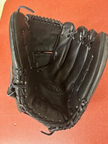 New Right Hand Throw Wilson Pitcher's A2000 Baseball Glove 11.75"