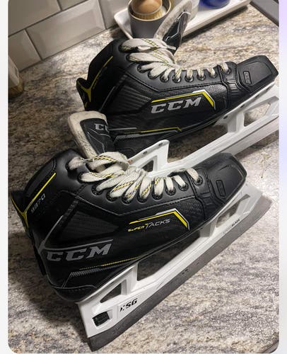 Used CCM Regular Width Size 9 Super tacks 9370 Hockey Goalie Skates