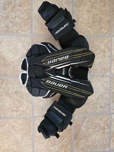 Used Large Bauer Supreme S170 Goalie Chest Protector