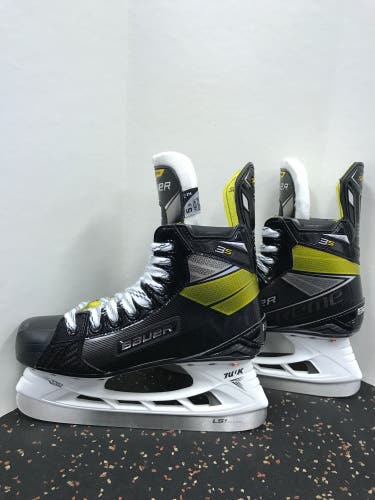 Intermediate Bauer  Size 5.5 Supreme 3S Hockey Skates