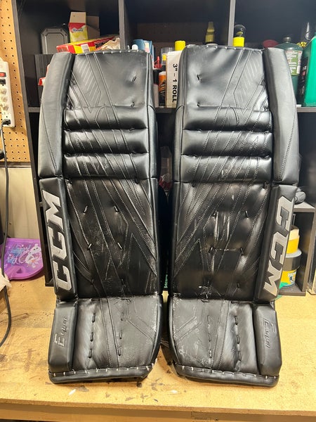 CCM EFlex 4.9 Leg Pads