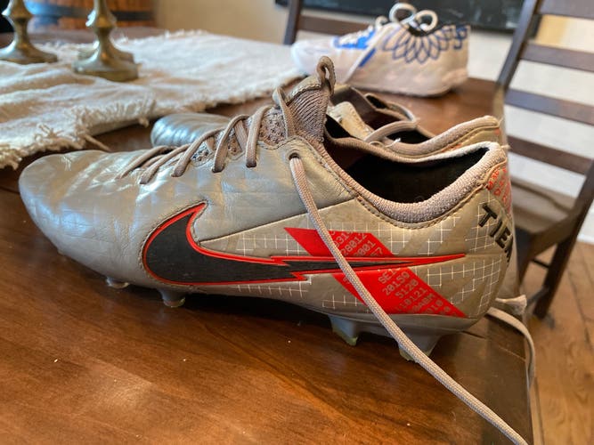 Silver Molded Cleats Nike Tiempo Legend Cleats Women’s Size 8