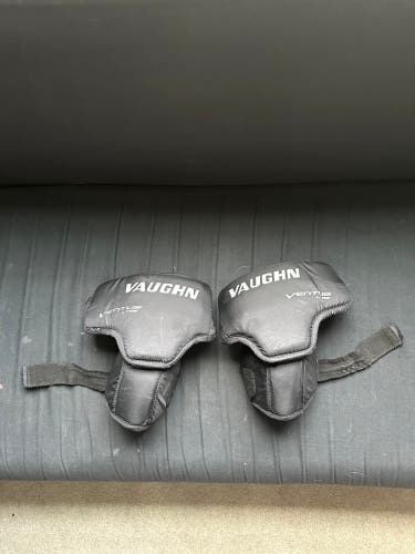 Vaughn Ventus LT68 Junior knee pads
