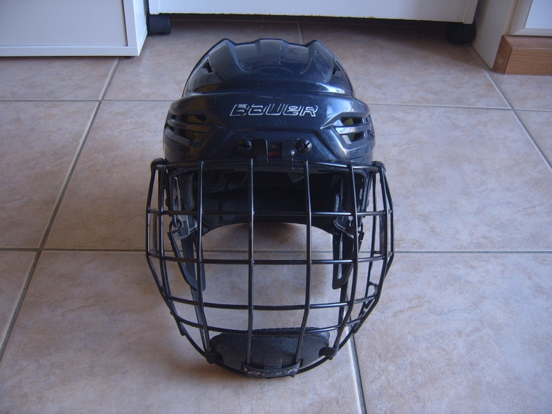 Great Condition Bauer Re-Akt 95 Hockey Helmet sz Small Black w/Cage