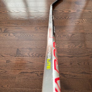 New Right Handed P92 Vapor Hyperlite Hockey Stick