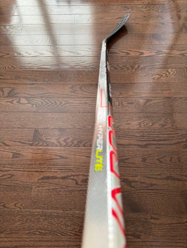 New Right Handed P92 Vapor Hyperlite Hockey Stick