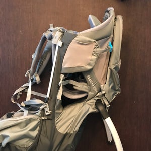 New Thule Sapling Elite- Child carrier & backpack.