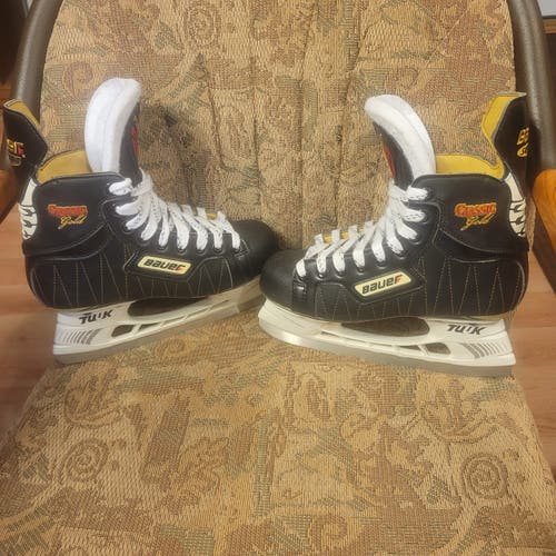 New Intermediate Bauer Supreme Gold Hockey Skates Regular Width Size 4