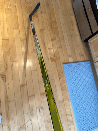 Senior Right Handed P28 Pro Stock Vapor Hyperlite Hockey Stick