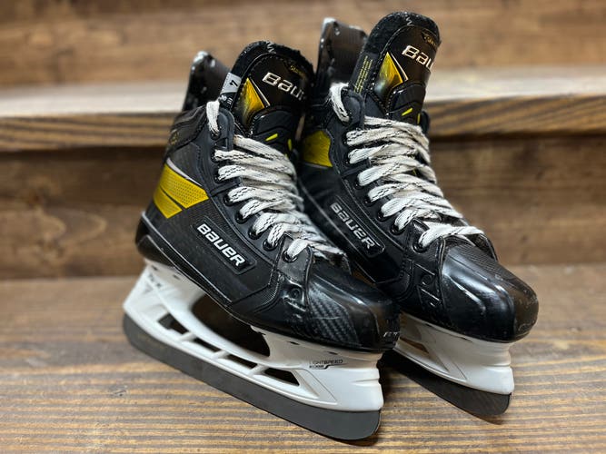 Used Bauer Size 4 Supreme UltraSonic Hockey Skates