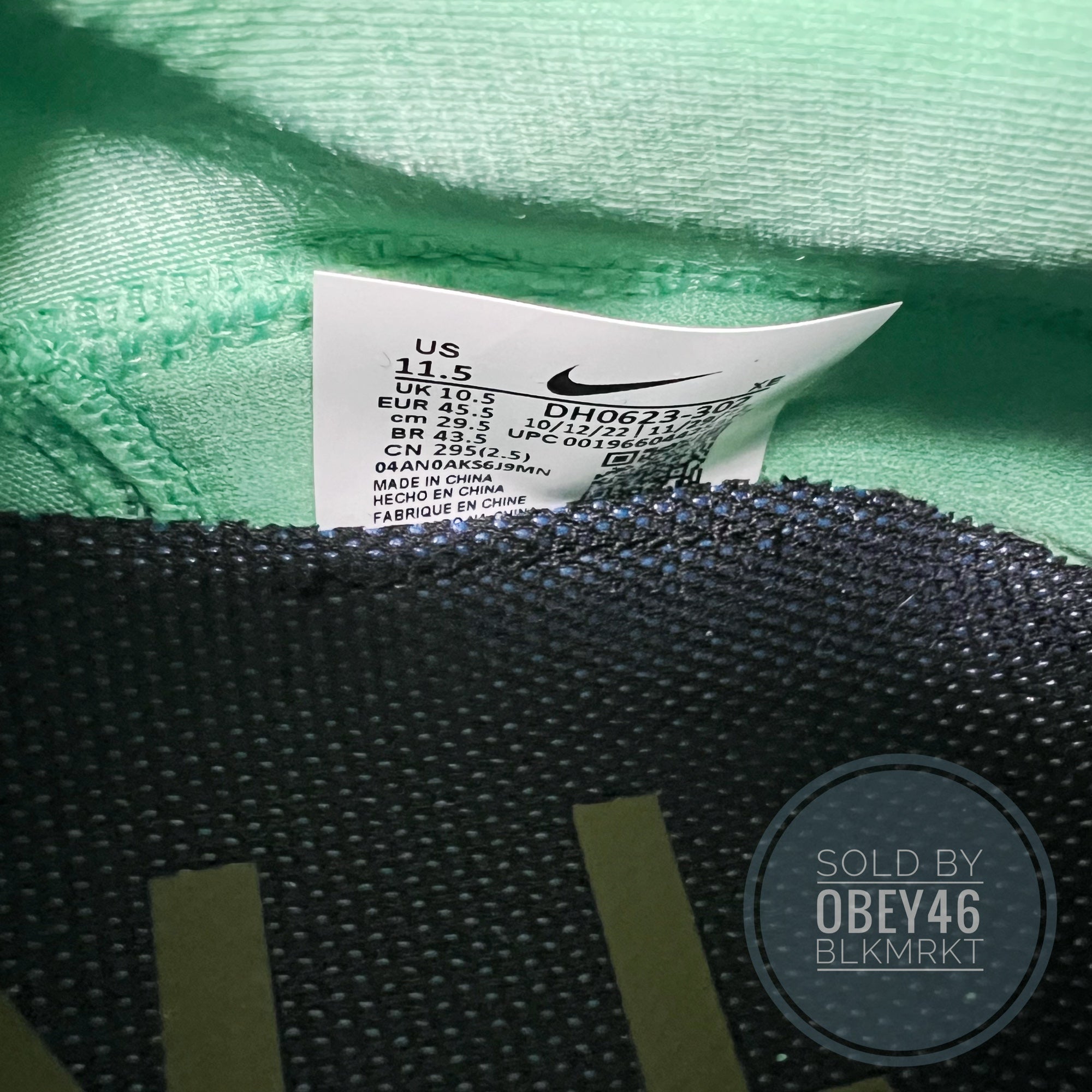 nike shoes with green tag