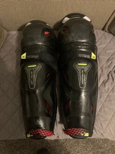 Used Bauer 15"  Vapor Hyperlite Shin Pads