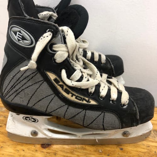 Easton UltraLite size 5.5 hockey skates