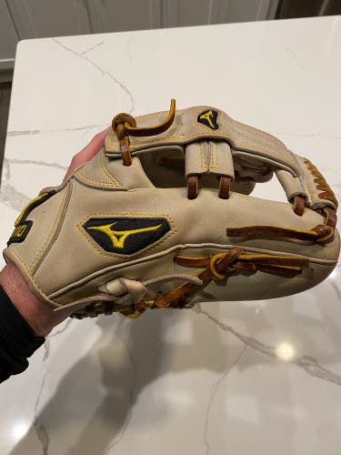 Rare Mizuno Pro 11.5