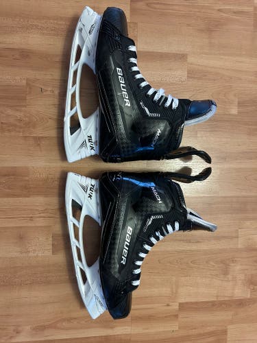 Senior Bauer Wide Width  Pro Stock 9.5 Supreme Mach Hockey Skates