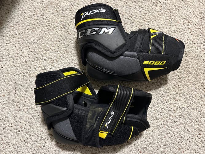 Senior Large CCM Tacks 9080 Elbow Pads Excellent condition