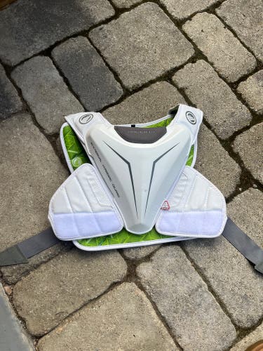 Lightly Used Large Maverik M5 Shoulder Pads