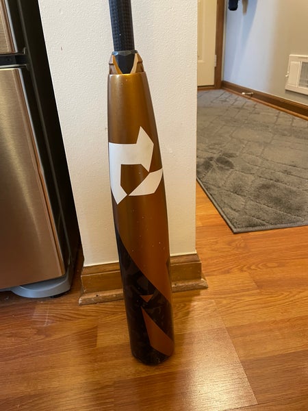 2022 DeMarini Composite Zoa Bat (-8) 22oz 30”