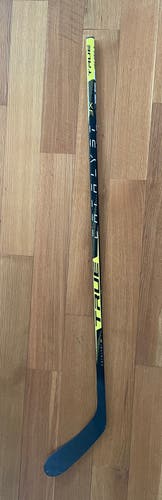 True Catalyst 3X -Right Handed Junior Hockey Stick