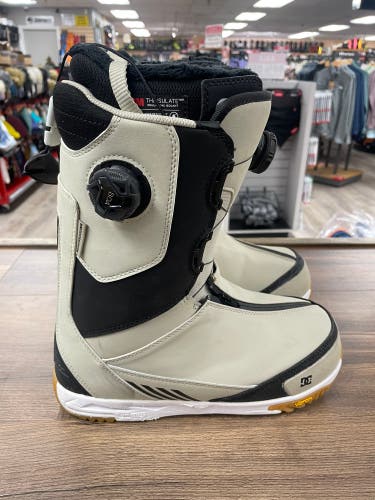Unisex Size 8.0 (Women's 9.0) DC All Mountain Transcend Snowboard Boots