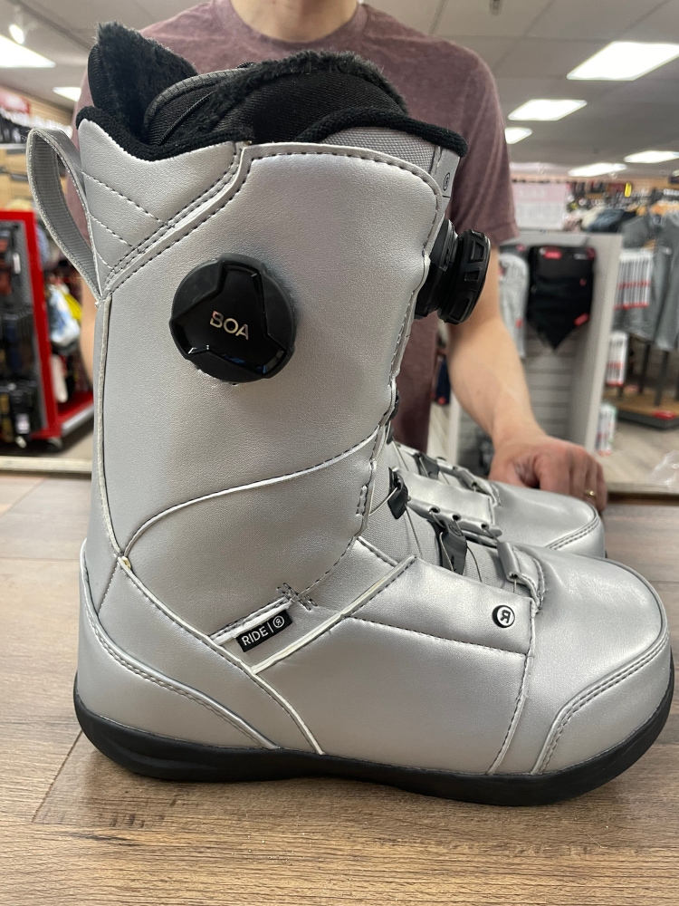 Women's Size 6.0 (Women's 7.0) Ride Hera Snowboard Boots