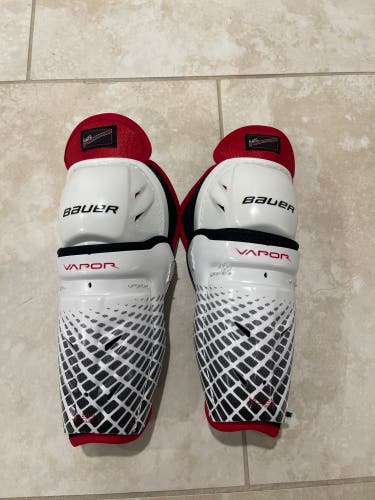 New Bauer 8.5"  Vapor Shin Pads