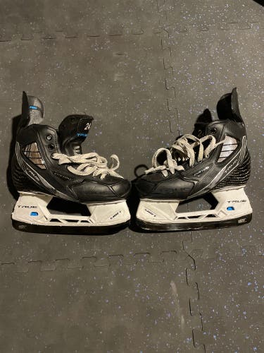 Used True Regular Width Pro Stock Size 5 Pro Custom Hockey Skates