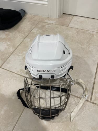Used Small Bauer  Re-Akt 200 Helmet