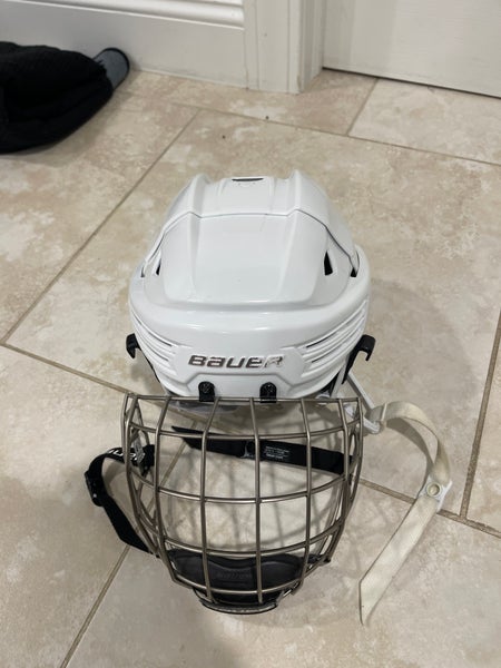 Used Small Bauer Re-Akt 200 Helmet