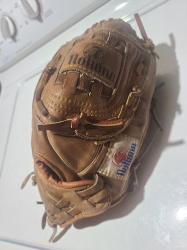 Used Right Hand Throw AMG-175 Nokona Outfield Softball Glove 12"