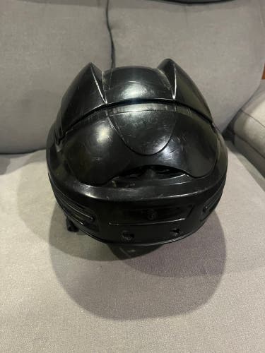 Used Medium Bauer 9900 Helmet