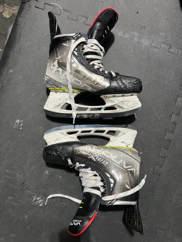 Senior Bauer Regular Width   9.5 Vapor Hyperlite Hockey Skates