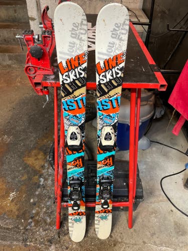 Used Line Super Hero twin tips With Bindings Skis