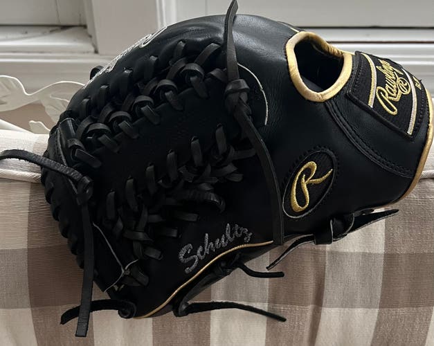 New 2023 Pitcher's 11.75" Heart of the Hide Baseball Glove