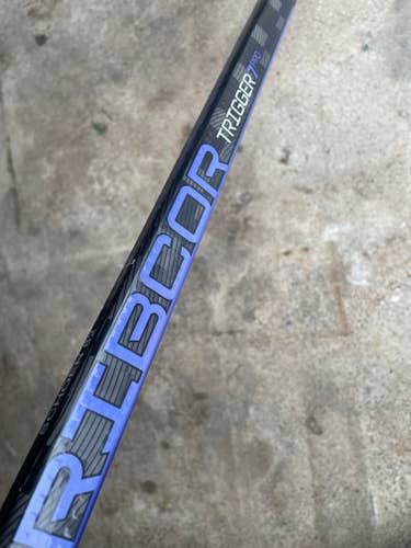 Senior New CCM Ribcor Trigger 7 Pro Pro Stock RH-70 Flex-P29-Grip W/Corner Tactile