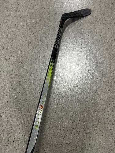 Senior Right Handed P28  Vapor Hyperlite 2 Hockey Stick