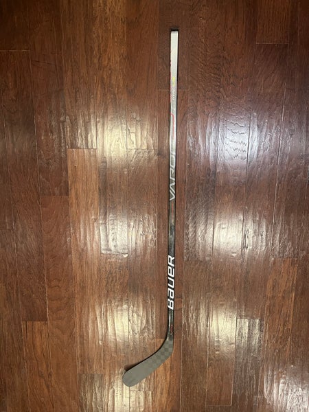 New Right Handed P92 Vapor Hyperlite Hockey Stick