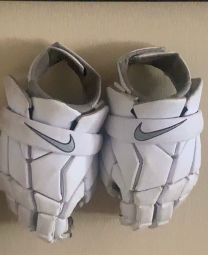 Used Player's Nike Large Vapor Elite 2 Lacrosse Gloves