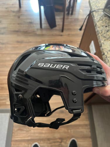 Used Medium Bauer  Re-Akt 85 Helmet