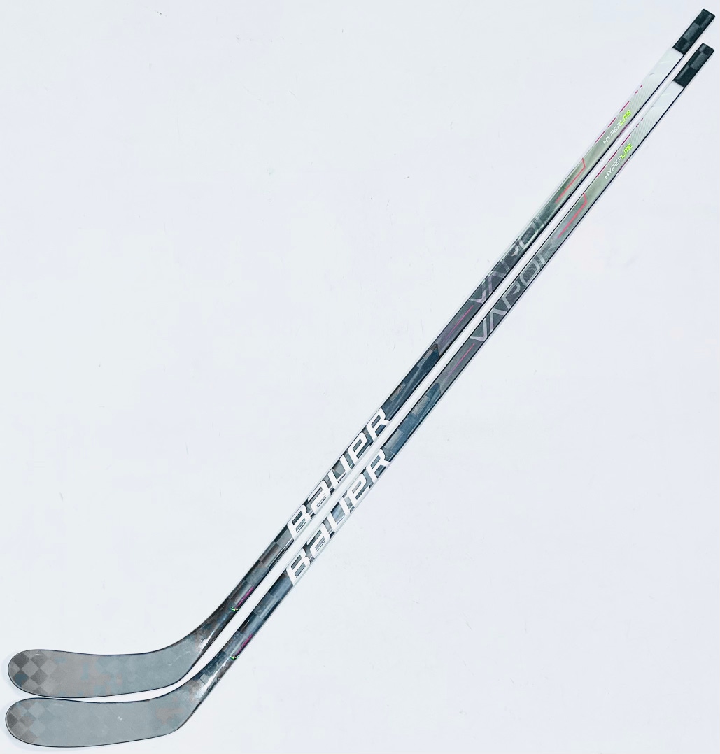 New 2 Pack Bauer Vapor Hyperlite Hockey Stick-RH-P28-95 Flex-Grip