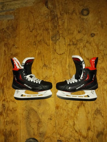 LIKE NEW Used Bauer Vapor 3X Pro Hockey Skates Size 4.5
