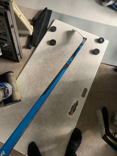 Used Right Handed P28 Team Nexus Hockey Game Stick (3)