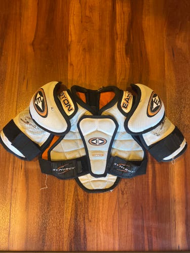 Junior Small Easton  Synergy 300 Shoulder Pads